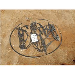METAL TRIPLE HORSE HEAD SIGN (C-6)