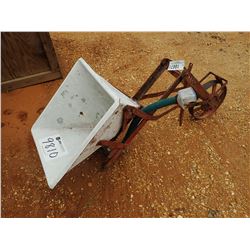 FERTILIZER SPREADER (C-8)