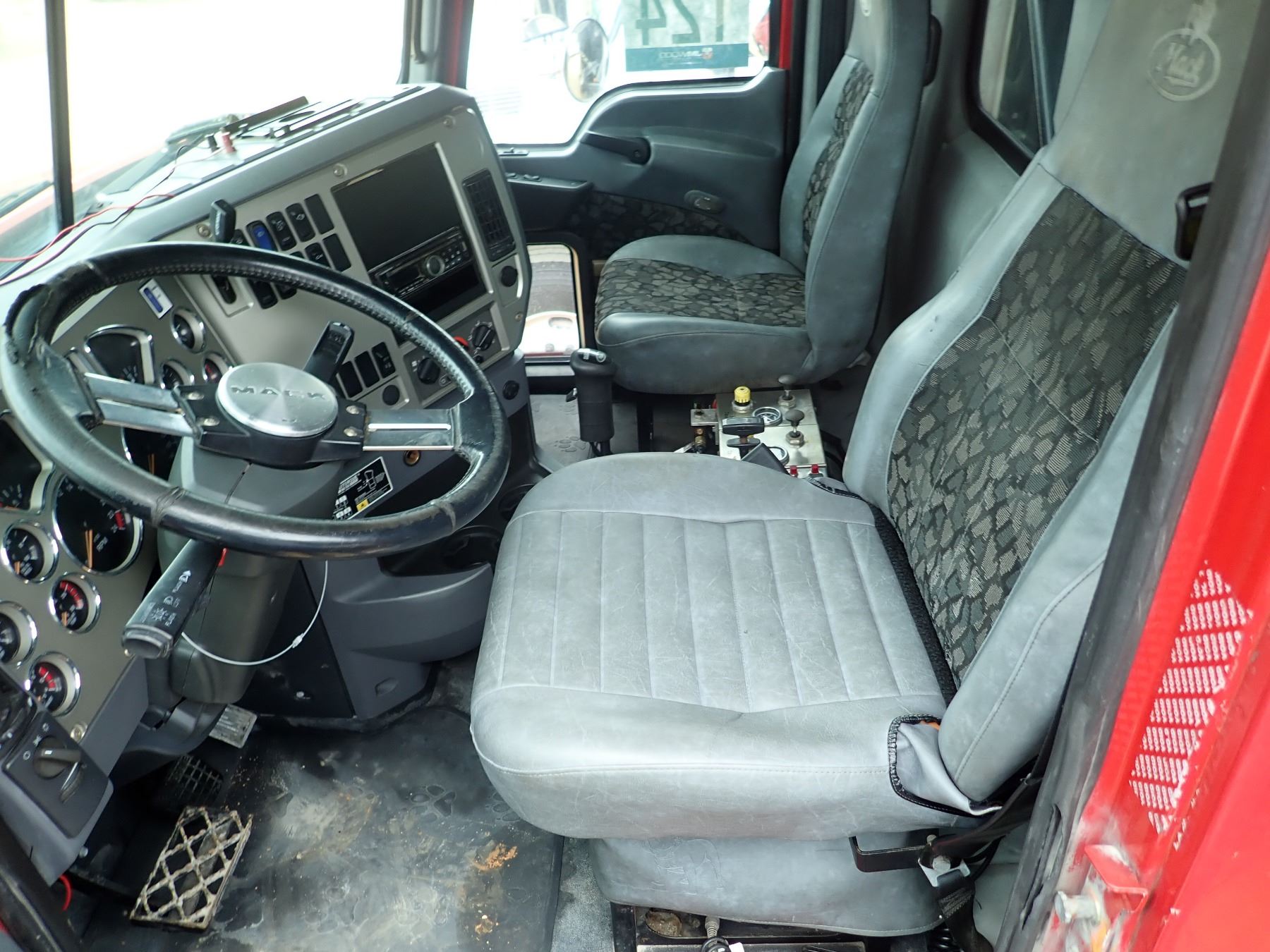 2011 MACK GU713 DUMP, VIN/SN:1M2AX04C7BM009807 - QUAD AXLE, 405HP MP7 ...