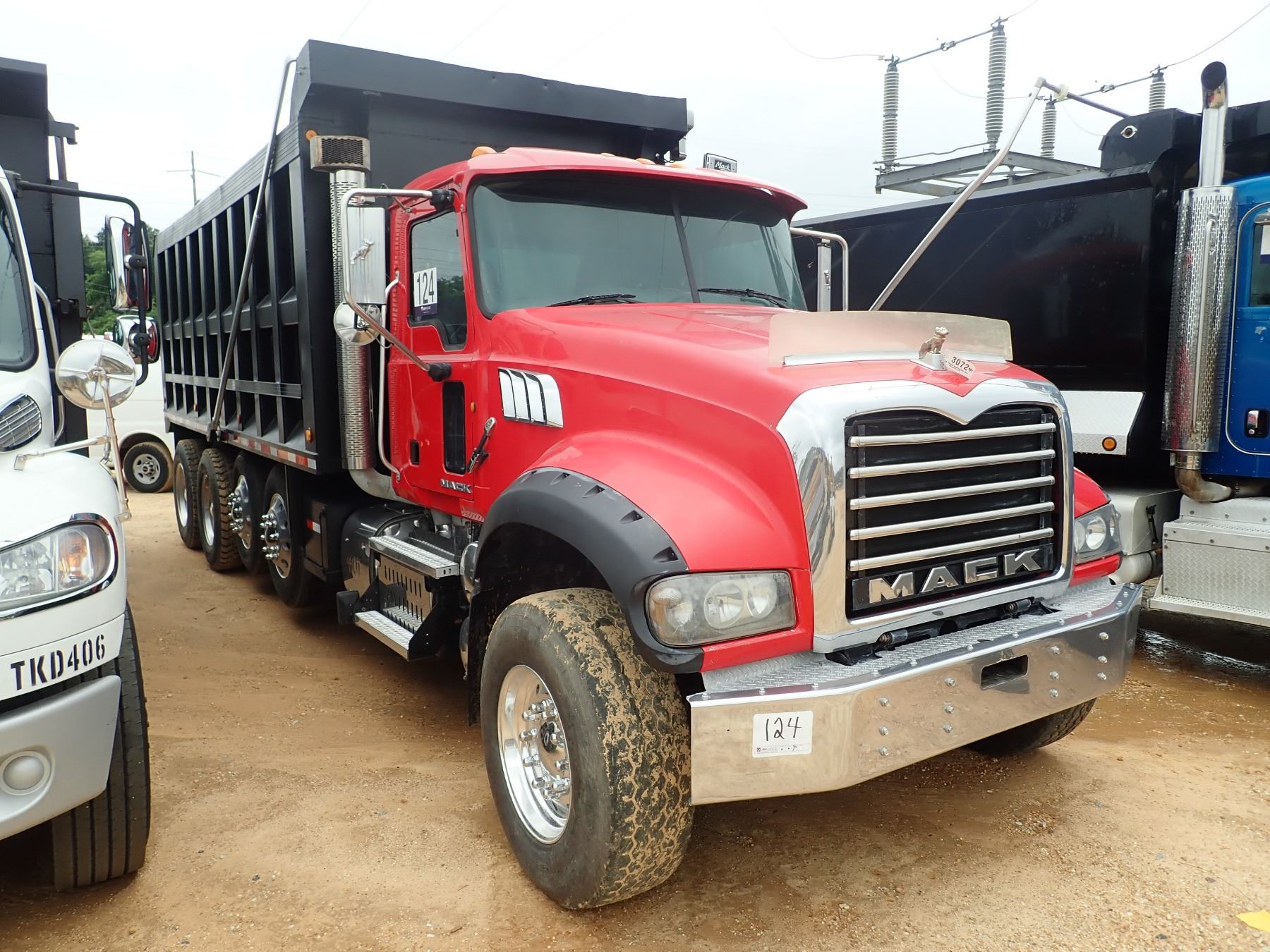 2011 MACK GU713 DUMP, VIN/SN:1M2AX04C7BM009807 - QUAD AXLE, 405HP MP7 ...