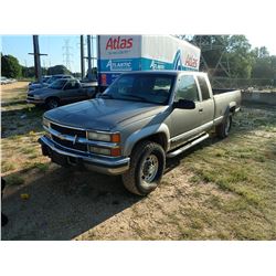 1999 CHEVROLET 2500 PICKUP, VIN/SN:1GCGK29F6XF050081 - 4X4, EXT CAB, GAS ENGINE, A/T, ODOMETER READI