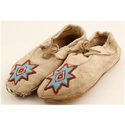 Bannock beaded Ladies Moccasins  (87476)