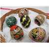 Image 4 : UKRAINIAN EASTER EGG (HAND PAINTED) *DRAINED*