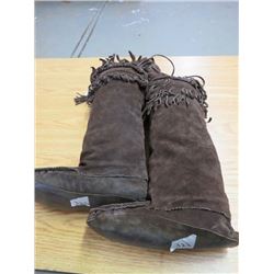 BROWN SUEDE LEATHER KNEE HIGH MUKLUKS (LEATHER FRINGES; MENS SIZE 10/11)