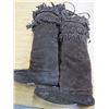 Image 2 : BROWN SUEDE LEATHER KNEE HIGH MUKLUKS (LEATHER FRINGES; MENS SIZE 10/11)