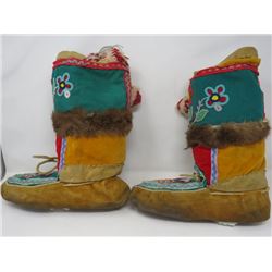 ELABORATE HAND BEADED MUKLUKS *LEATHER* (MENS SIZE 10/11)