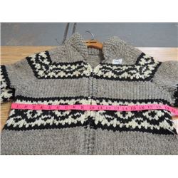 SIWASH SWEATER *NEVER WORN* *EXPERT HAND KNIT* (POCKETS IN FRONT; MENS LARGE)