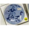 Image 2 : COLLECTOR PLATES (NORWEGIAN 1971) *MOTHER'S (MARS) DAY & FATHER'S DAY (FARS)* (5")