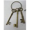 Image 2 : BRASS SKELETON KEYS & 2 NABOB COFFEE JARS