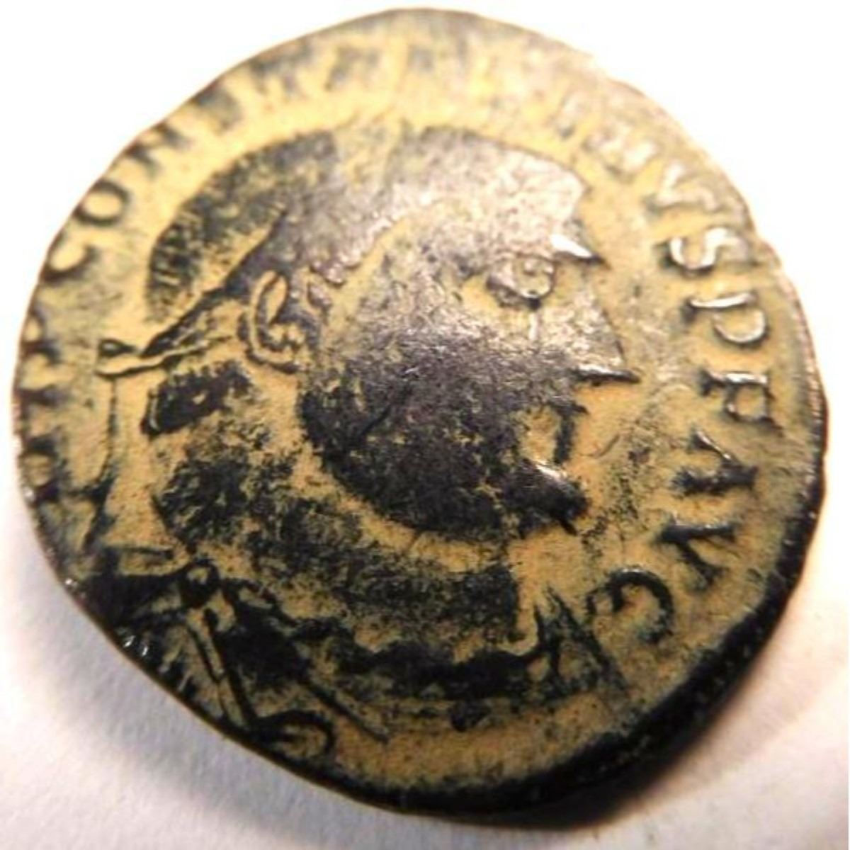 Bronze coin of Constantine I (307337 A.D.)