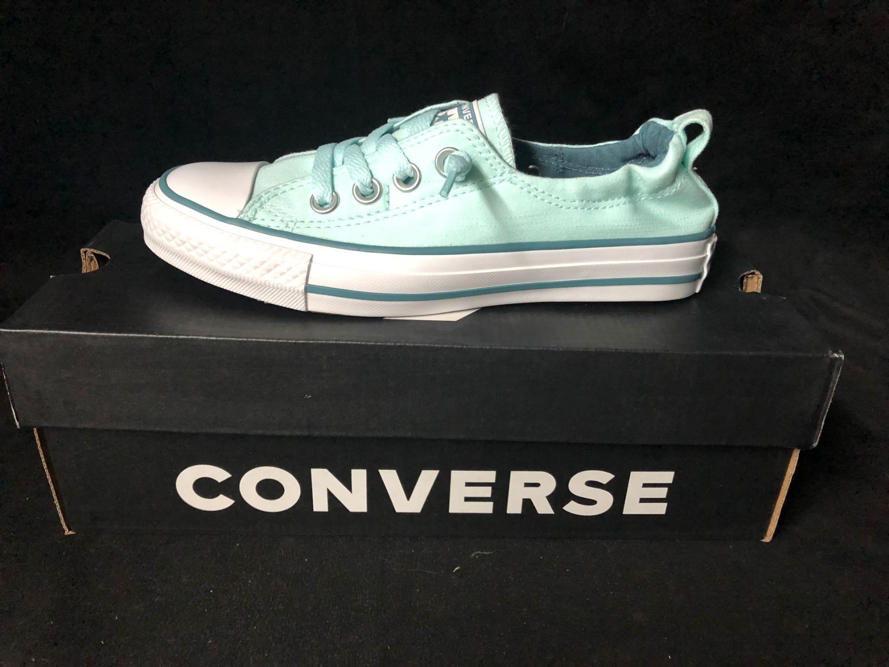 BRAND NEW CONVERSE SNEAKERS (WOMEN 5) BRAND NEW CONVERSE SNEAKERS (WOMEN 5)