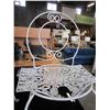 Image 2 : WHITE WROUGHT IRON DECORATIVE GARDEN CHAIR