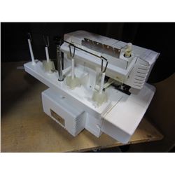 WHITE PFAFF SEWING MACHINE