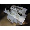 Image 1 : WHITE PFAFF SEWING MACHINE