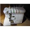 Image 3 : WHITE PFAFF SEWING MACHINE