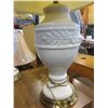 Image 2 : PAIR OF WHITE PORCELAIN TABLE LAMPS