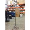 Image 2 : MODERN STAINLESS FLOOR LAMP