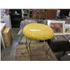 Image 2 : GOLD METAL VANITY CHAIR