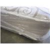 Image 2 : NEW QUEENSIZE SIMMONS DEEP SLEEP TIGHT TOP MATTRESS