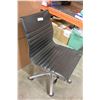 Image 2 : BLACK LEATHER AND CHROME MODERN GAS LIFT OFFICE CHAIR