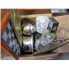 Image 2 : 2 TABLE LAMPS, KITCHEN APPLIANCES, AND METAL WARE