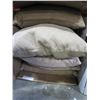 Image 2 : 8 MICROFIBER THROW PILLOW
