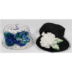 VINTAGE WHITE HAT WITH BLUE FLOWER.