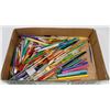 Image 1 : FLAT OF PAINT BRUSHES.