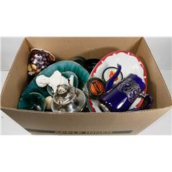 BOX OF VINTAGE COLLECTIBLES/FRENCH FRY PLATES