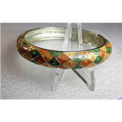 22)  HINGED ENAMEL BRACELET IN PEACH