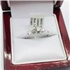 Image 4 : 14) 14K WHITE GOLD 3 DIAMOND RING