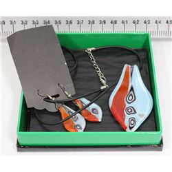 MURANO GLASS NECKLACE WITH MATCHING EARRINGS.