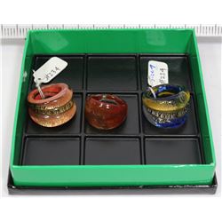 LOT OF 3 MURANO GLASS RINGS.