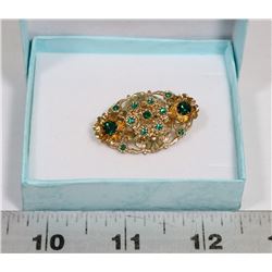 VINTAGE ESTATE BROACH W/ BRIGHT GREEN STONE