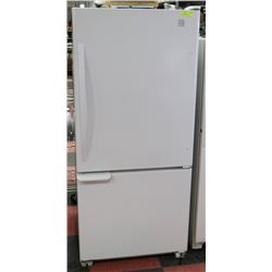 KENMORE BOTTOM FREEZER FRIDGE, NO KICK PLATE