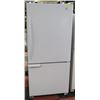 Image 1 : KENMORE BOTTOM FREEZER FRIDGE, NO KICK PLATE