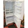Image 2 : KENMORE BOTTOM FREEZER FRIDGE, NO KICK PLATE