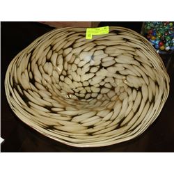 LARGE YELLOW DECORATIVE ART GLASS FRUIT BOWL.