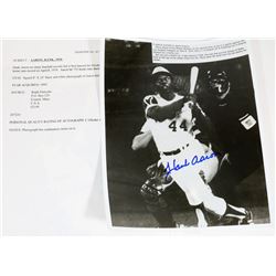 HANK AARON AUTOGRAPHED 8X10 PICTURE.