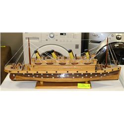 VINTAGE WOODEN TITANIC BOAT