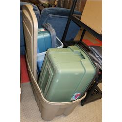 LOT OF 5 RUBBERMAID ROUGH NECK STORAGE TOTES