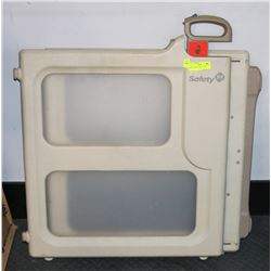 SAFETY FIRST ANIMAL GATE