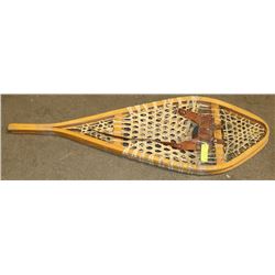 VINTAGE 14 BY 42 SNOW SHOES W/LEATHER STRAPS.
