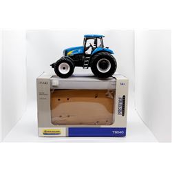 New Holland T8040 Prestige Collection Ertl 1:32 Has Box