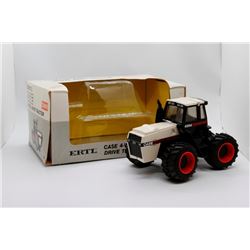 Case 4WD tractor Ertl 1:32 Has Box