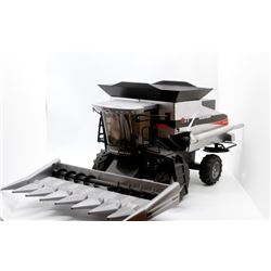 Gleaner S77 1:24 Has Box