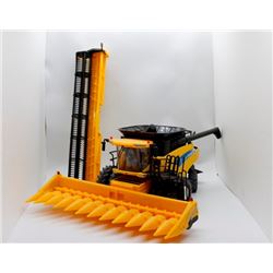New Holland CR9080 combine Ertl 1:32 Has Box