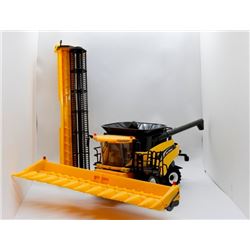 New Holland CR9060 combine Ertl 1:32 Has Box