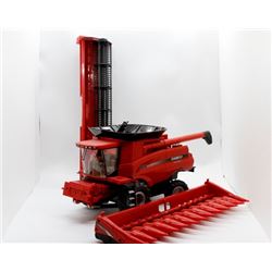 Case IH 8120 combine Ertl 1:32 Has Box