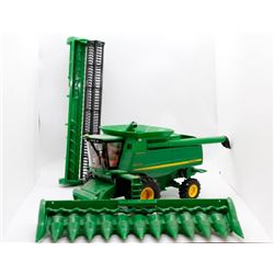 John Deere 9870 STS combine Ertl 1:32 Has Box